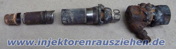 Injektor in Stucken herausnehmen aus Renault
                Trafic / Opel Vivaro 2010-2014